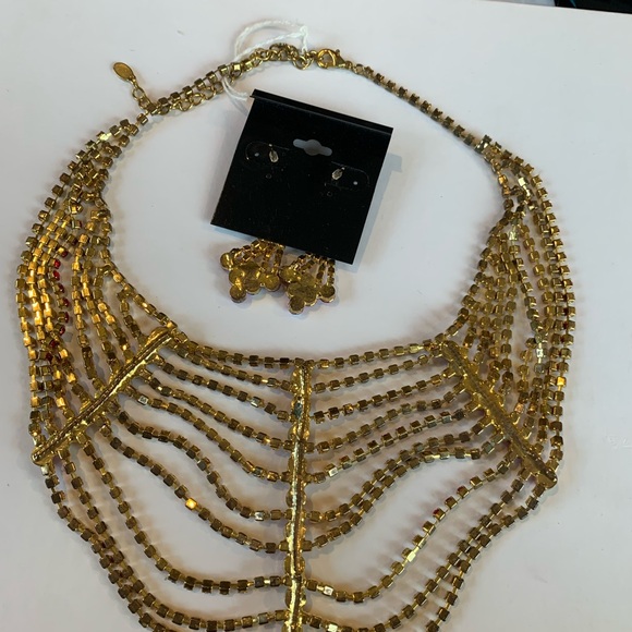 Elegant Red Beaded Necklace and Earring Set - Picture 3 of 8